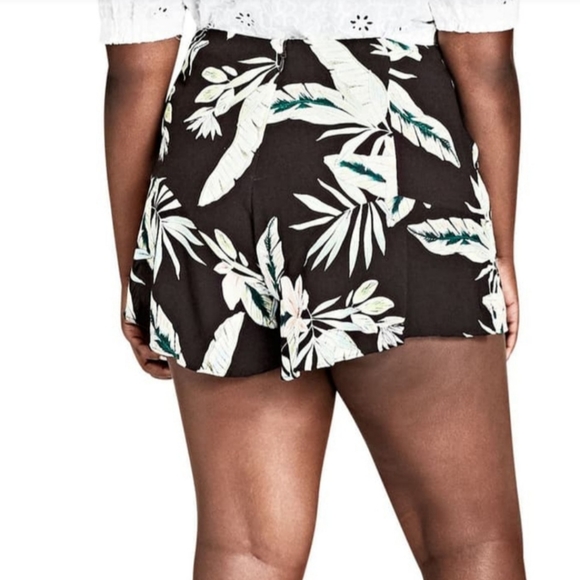 2X HOST PICK!!! CITY CHIC ~ Oahu Orchid Printed Shorts - Picture 3 of 4